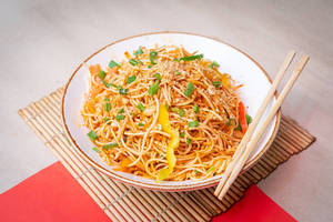 Chilli Garlic Noodle With Vegetable