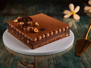 Hazelnut and Milk Chocolate Gateau (800g)