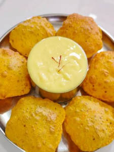 Shrikhand Puri (5 Pcs)