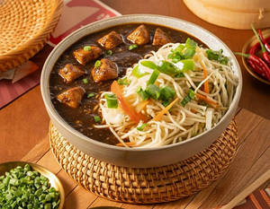 Black Pepper Chicken Noodles Bowl