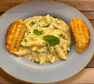 Alfredo penne pasta