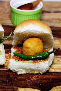 Bambaiya Vada Pav