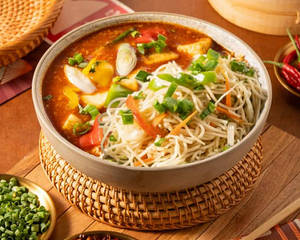 Schezwan Paneer Noodles Bowl