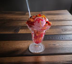 Mango, Vennila, Strawberry, Fresh Fruits,Jelly And Sauce