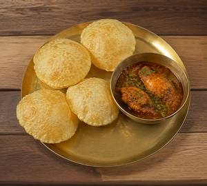 Luchi And Chicken Kosha