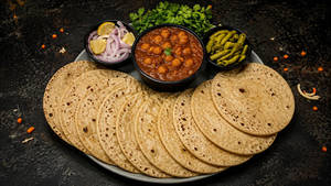 Chole Masala [500 Ml] With 10 Butter Roti And Salad