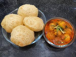 Luchi And Kashmiri Dum Aloo