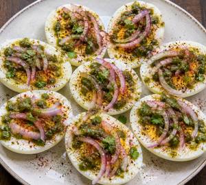4 Eggs With Chutney And Onion