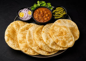 Punjabi Chole [500 Ml] With 6 Bhature And Salad