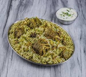 Murg Hyderabadi Biryani [650 Ml] + Papad + Raita