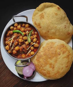 Chole Bhature Paneer wala ( 2 pieces)