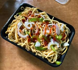 Egg Chicken Hakka Noodles