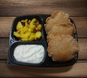 Farali Poori (6) + Sukhi Bhaji+ Dahi