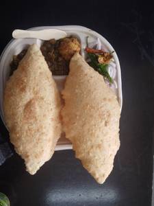 Bhature Chole (2Pcs)