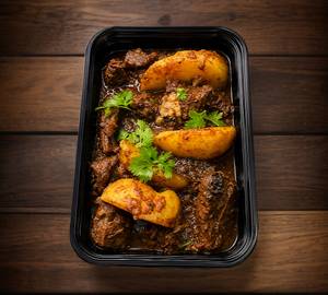 Juicy Roast Beef & Potatoes In Signature Spiced Gravy