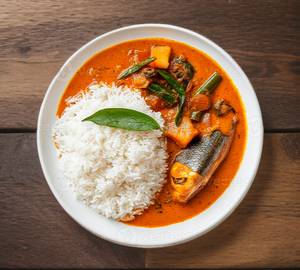 White Rice With Fish Curry