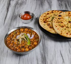 Amritsari Chole (300 Ml) + 2 Kulche + Gulab Jamun (1 Piece)