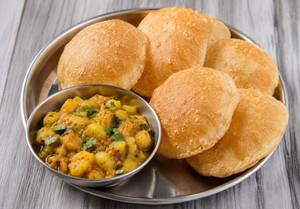 Batata Bhaji (300 Ml) With 5 Puri (Combo)