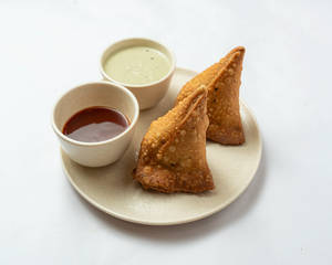 Mushroom Samosa ( 2 Pcs )