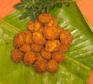 Mini Ghee Podi Idli ( 20 Pieces ) With Fish Curry