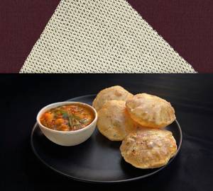 4 Poori (Atta Ki) With Bhandara Style Aloo Ki Sabzi(250Ml)