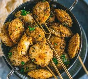 Karuveppilai Mini Ghee Podi Idli (20 Pieces ) With Fish Curry