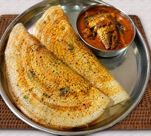 2 Pieces Karuveppilai Podi Dosai With Fish Curry