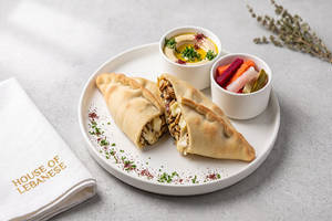 Chicken Waa Jibnah Fatayer