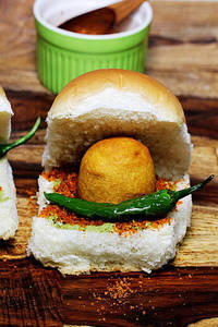 Tapri Style Vada Pav