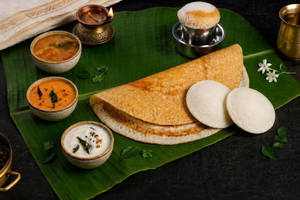 Steaming Idlis (2 Pcs), Plain Dosai & Filter Coffee (serves 2)