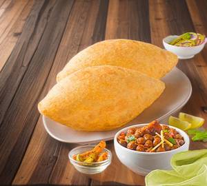 Chole bhature ( 2bhature)