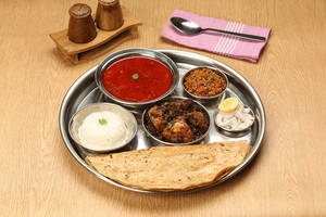 Kaala Chicken Fry Thali