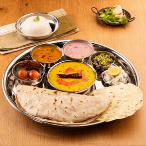 Pithla Bhakri Thali