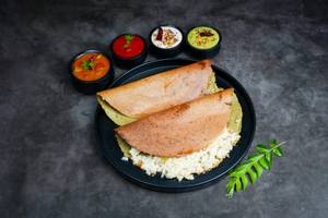 Chitti Pesarattu With Upma (2 Pcs)