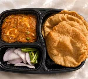 8 poori with aloo sabji