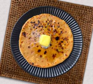 Pyaz Paratha With Butter