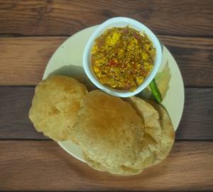 6 Puri With Paneer Bhurji