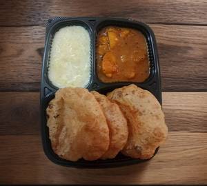 Kheer + Poori (5) + Bataka Nu Rsavadu Shak