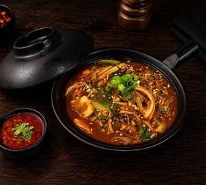 Veg Pot Hakka Noodles