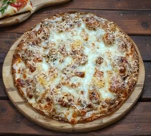 Chili paneer pizza