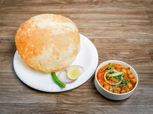 Chole Bhatoore (chole 250ml, Bhature 2 Pcs) (served With Pickle & Small Onion Salad Pouch)