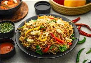 Egg Hakka Noodles (Serves 2)