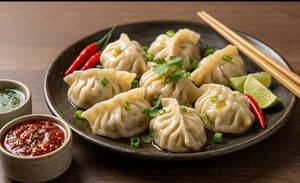 Veg Steamed Momos [8 Pieces]