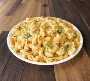 White Creamy Cheesy Macroni Pasta