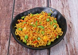 Vegetable schezwan maggi