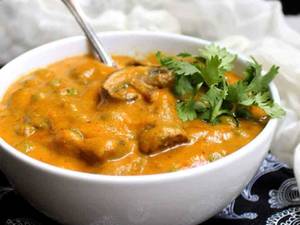 Shabnam Curry  