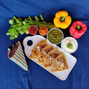 Cheesy Capsicum Paratha Box