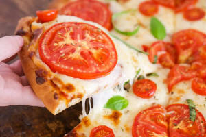 Tomato and cheese pizza