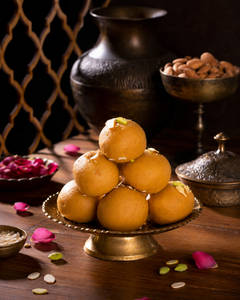 Desi Ghee Besan Laddu
