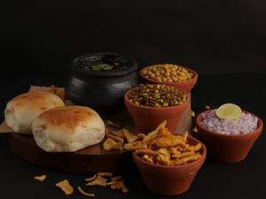 Schezwan Misal Pav